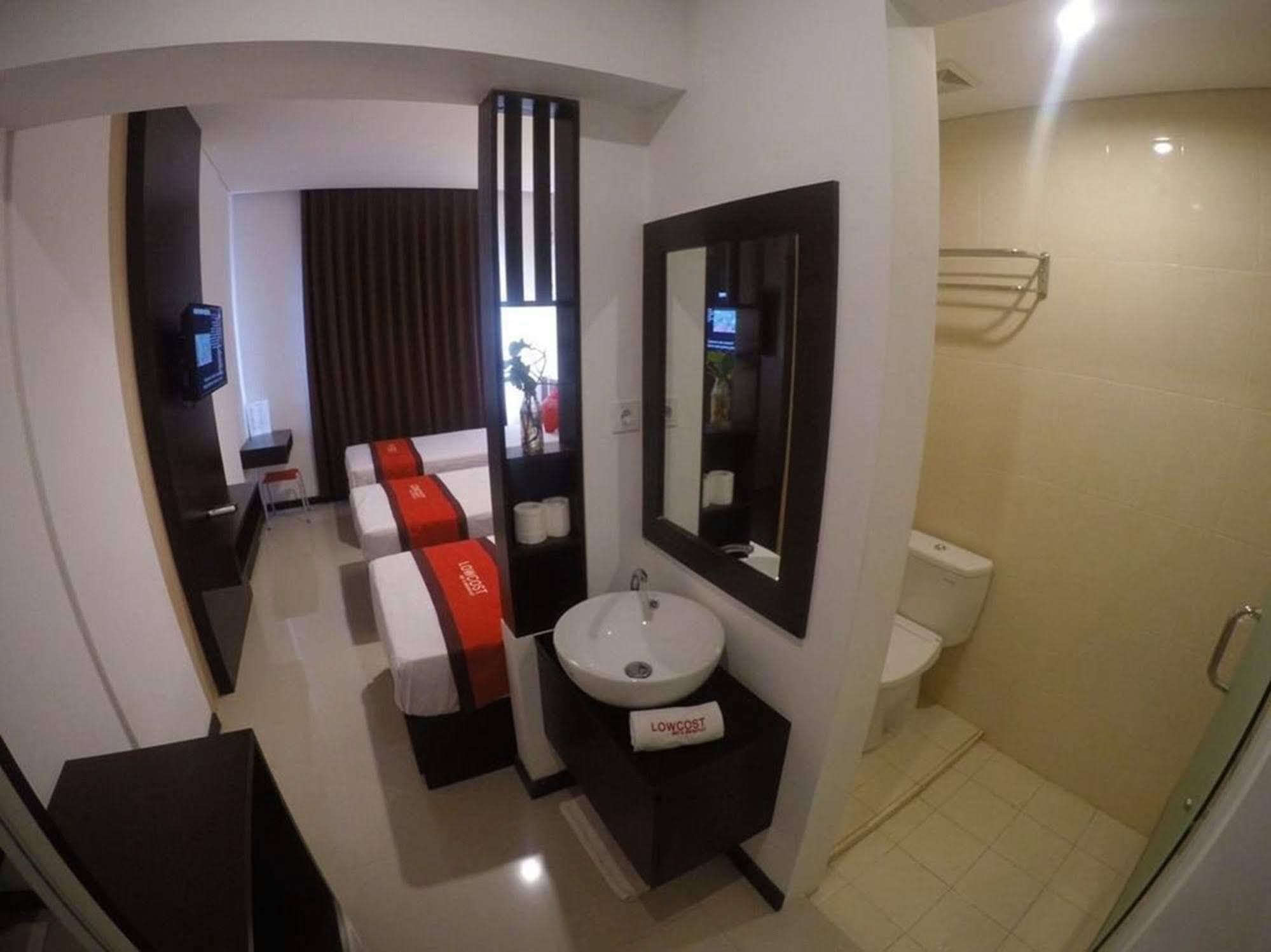 Lowcost Bed & Breakfast Jimbaran  Exterior photo
