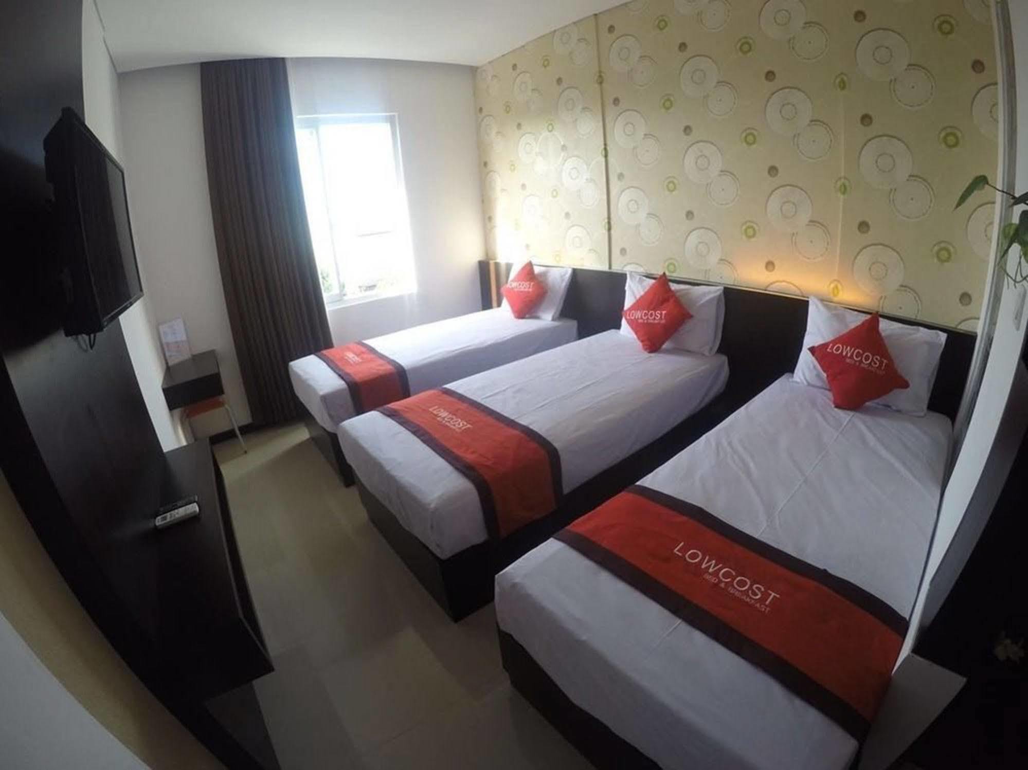 Lowcost Bed & Breakfast Jimbaran  Exterior photo