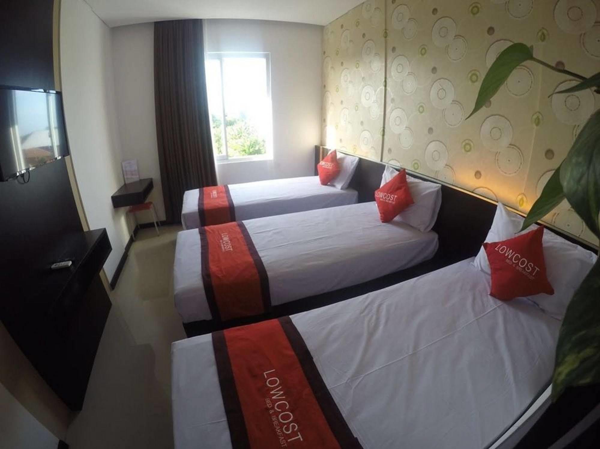 Lowcost Bed & Breakfast Jimbaran  Exterior photo